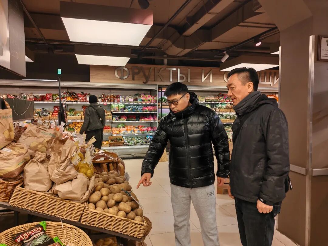 思迅伙伴超市考察-生鲜区产品交流-04.jpg